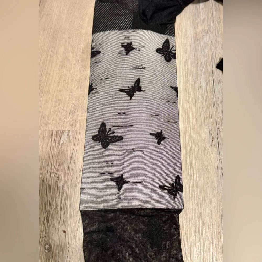 Women's black tights with a butterfly print. Sizes S-M, 20 den. Smoke-free home